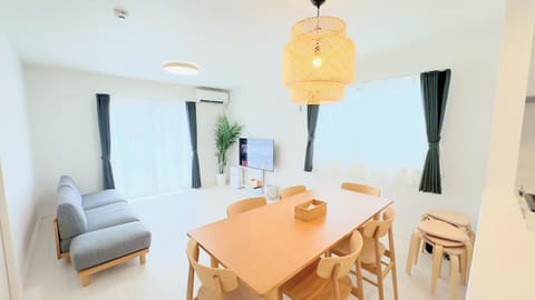 TV and multimedia, Living room, Seating area, Dining area
