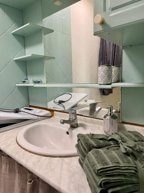 Ancienne chambre d hôtel Apartment in Troyes