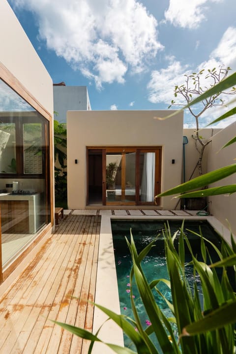 Patio, Balcony/Terrace, Swimming pool, Swimming pool