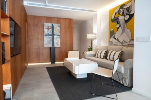 Living room, Photo of the whole room, Seating area, wardrobe