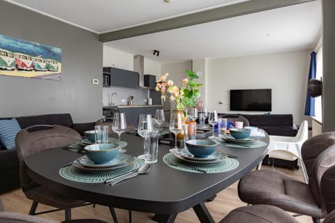 Communal lounge/ TV room, Kitchen or kitchenette, Living room