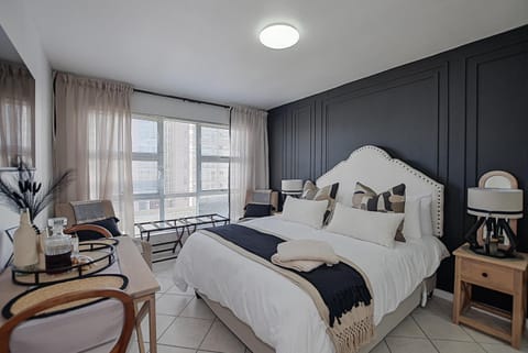 Seating area, Dining area, Bedroom