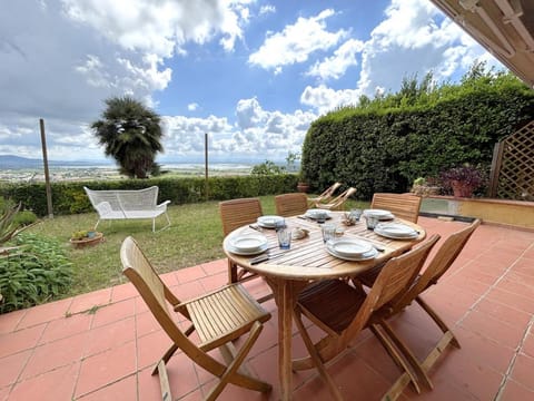 Garden, Living room, Dining area, Garden view
