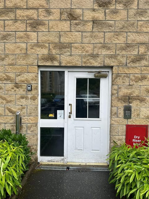 Modern Apt commute to Edinburgh Apartment in Livingston