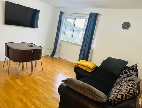 Modern Apt commute to Edinburgh Apartment in Livingston