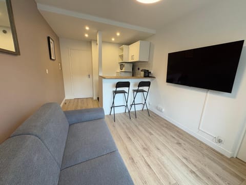 TV and multimedia, Kitchen or kitchenette, Living room, Dining area
