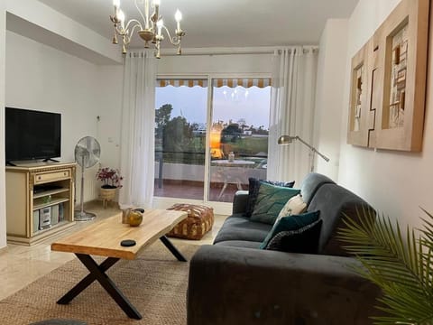 Frontline Golf Apartment Apartment in San Pedro de Alcántara