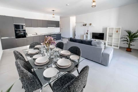 Living room, Dining area