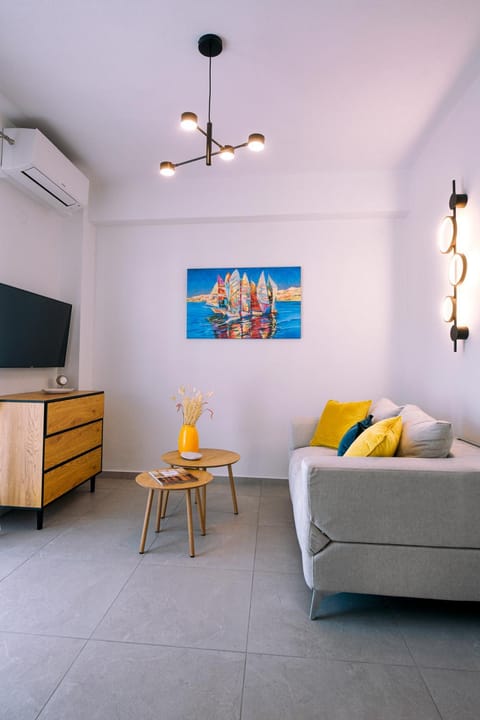 Communal lounge/ TV room, Living room, Seating area, air conditioner