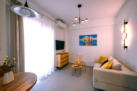 Communal lounge/ TV room, TV and multimedia, Living room, Seating area