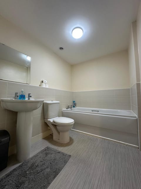 2 Bed & 2 Bath-Flat-Driving Distance to Edinburgh Apartment in Livingston