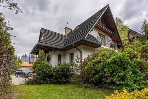 Property building, Spring, Day, Garden, Garden view