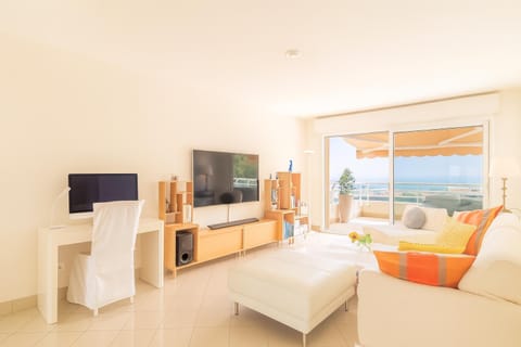 High-End Residence with Pool and Panoramic Views House in Avenue du Carnier