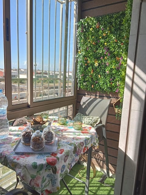 Balcony/Terrace, Food and drinks, Dining area