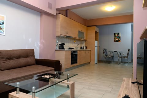 Kitchen or kitchenette, Living room, Seating area, Dining area, oven, stove