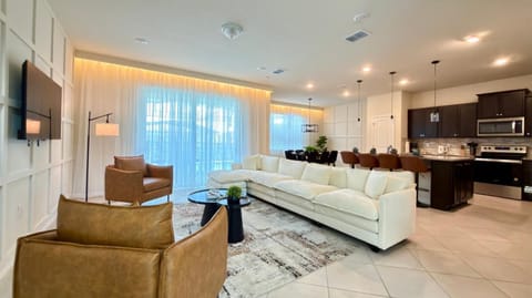 Modern 5BR Getaway w Heated Pool & Game Room House in Four Corners