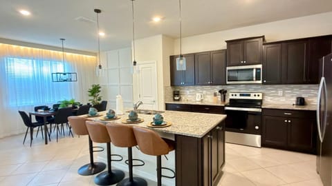 Modern 5BR Getaway w Heated Pool & Game Room House in Four Corners