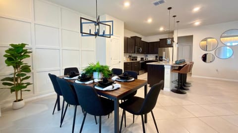 Modern 5BR Getaway w Heated Pool & Game Room House in Four Corners