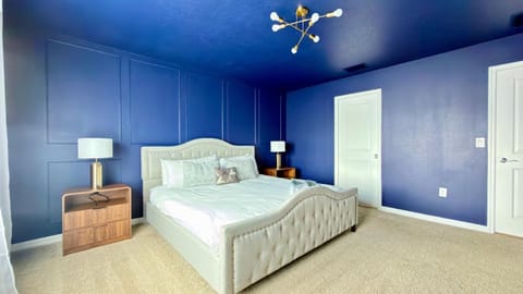 Modern 5BR Getaway w Heated Pool & Game Room House in Four Corners