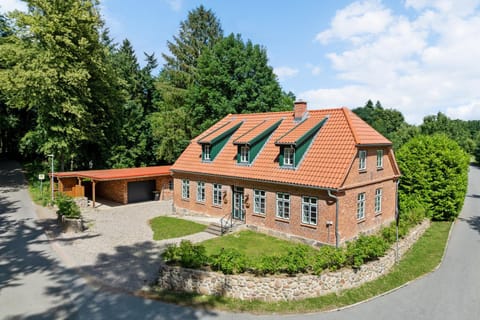Property building, Spring, Day, Neighbourhood, Natural landscape