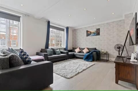 Communal lounge/ TV room, Living room, Seating area