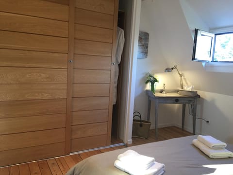 Photo of the whole room, Decorative detail, Bedroom