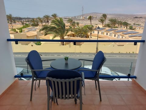 Natural landscape, View (from property/room), Balcony/Terrace, Seating area, Mountain view