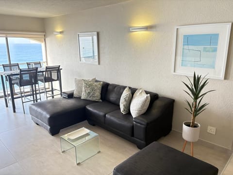 Day, TV and multimedia, View (from property/room), View (from property/room), Balcony/Terrace, Balcony/Terrace, Living room, Lounge or bar, Decorative detail, Decorative detail, Seating area, Dining area, Sea view, Sunrise, Sunset, Family, Family, internet, internet, elevator, air conditioner, air conditioner