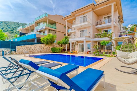 Property building, Natural landscape, View (from property/room), Balcony/Terrace, Mountain view, Pool view, Swimming pool, Swimming pool, sunbed