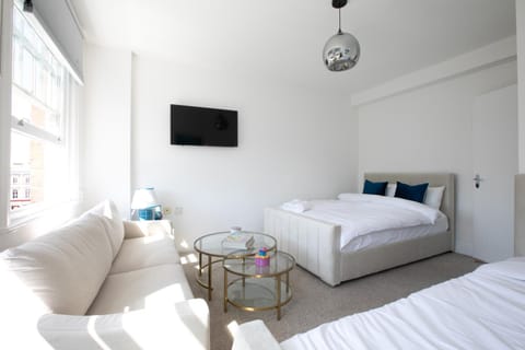 Living room, Photo of the whole room, Seating area, Bedroom