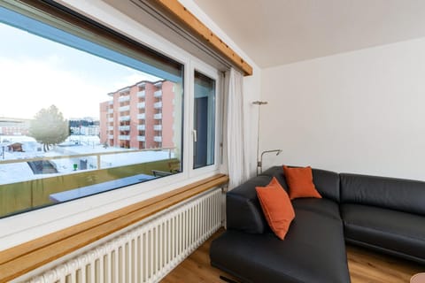 Cosy 3 bedroom Balcony Free parking Fast Wifi Apartment in Saint Moritz