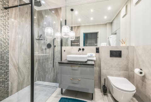 Shower, Bathroom, towels