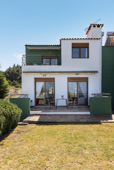 Property building, Day, Garden
