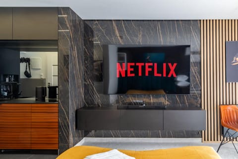 TV and multimedia, Kitchen or kitchenette, Living room