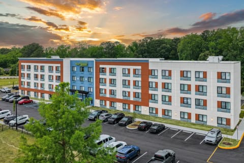 Property building, Facade/entrance, Parking, pet friendly