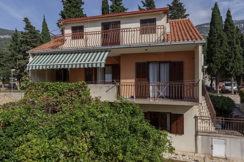 Facade/entrance, On site