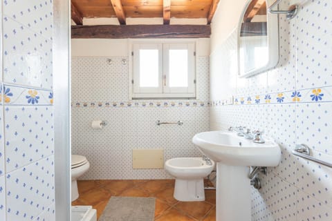 Bathroom, Living room