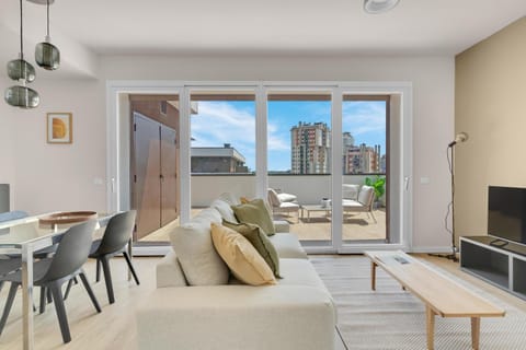 Patio, Communal lounge/ TV room, TV and multimedia, View (from property/room), Balcony/Terrace, Living room, Seating area, Dining area, Evening entertainment