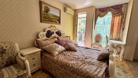 Bed, Living room, Photo of the whole room, Seating area, Bedroom, air conditioner