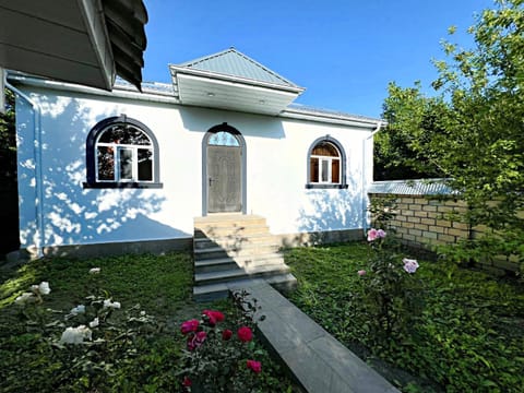 Property building, Spring, Day, Garden, Garden view