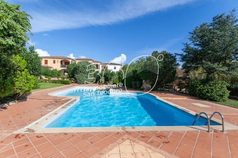 Property building, Day, Garden, Garden view, Swimming pool