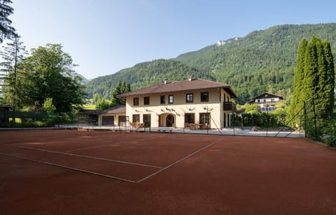 Property building, Tennis court, Tennis court