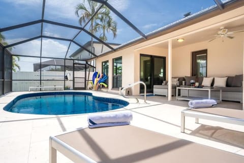 3mins2Beach, Pool, FencedYard, Bikes, Patio, Office House in North Naples