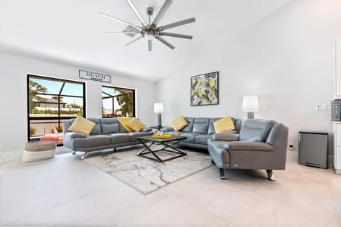 3mins2Beach, Pool, FencedYard, Bikes, Patio, Office House in North Naples