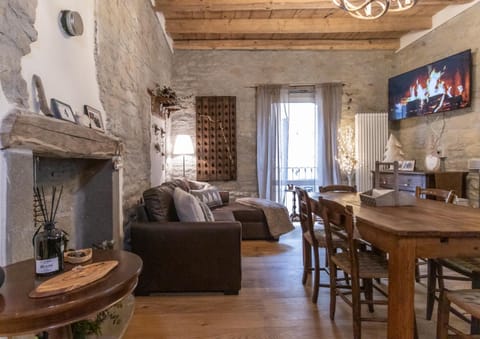 Communal lounge/ TV room, Living room, Seating area