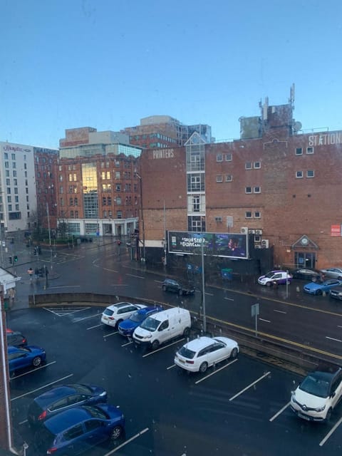 Large 2 bedroom 2 bathroom x6 person city center apartment with free underground parking Apartment in Belfast