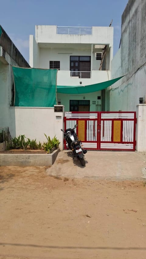 Guest House with 1 room with kitchen counter Bed and Breakfast in Jaipur