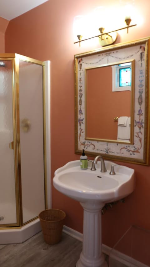 Tavern on the Bay Hotel - Meyer Lansky Suite Hotel in Somers Point