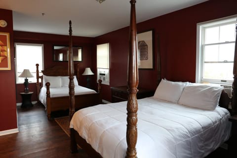 Tavern on the Bay Hotel - Meyer Lansky Suite Hotel in Somers Point