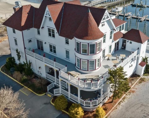 Tavern on the Bay Hotel - Meyer Lansky Suite Hotel in Somers Point